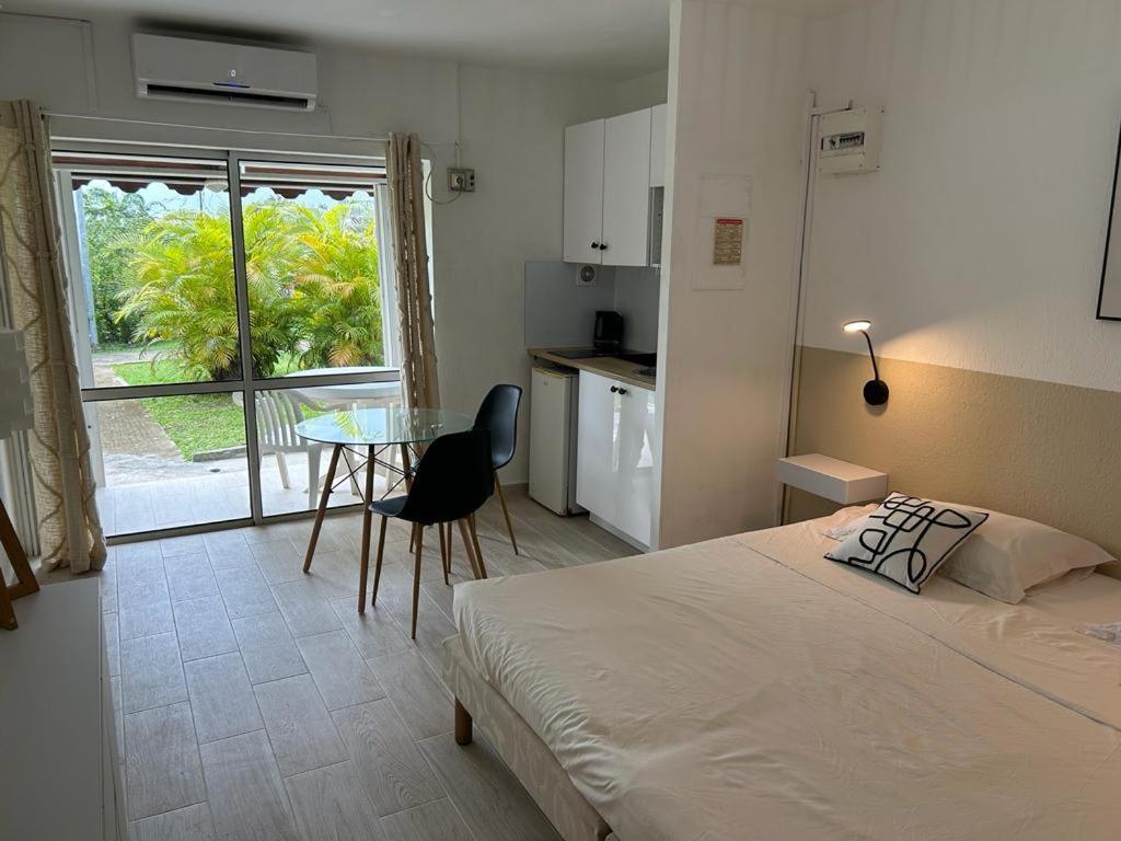 Superbe Studio Avec Piscine, Au Coeur De La Marina! Village Soleil ! Proche Aeroport & Ferry Le Gosier  Esterno foto