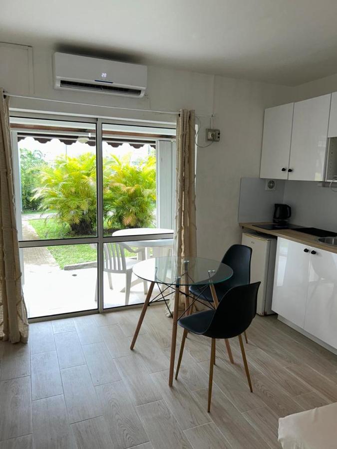 Superbe Studio Avec Piscine, Au Coeur De La Marina! Village Soleil ! Proche Aeroport & Ferry Le Gosier  Esterno foto