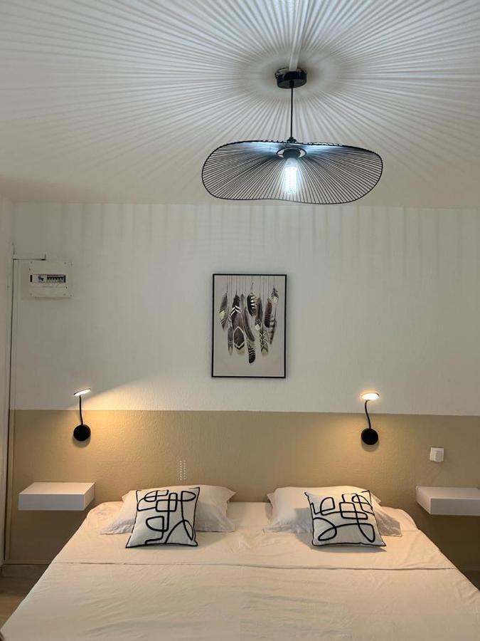 Superbe Studio Avec Piscine, Au Coeur De La Marina! Village Soleil ! Proche Aeroport & Ferry Le Gosier  Esterno foto