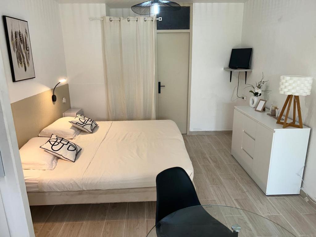 Superbe Studio Avec Piscine, Au Coeur De La Marina! Village Soleil ! Proche Aeroport & Ferry Le Gosier  Esterno foto
