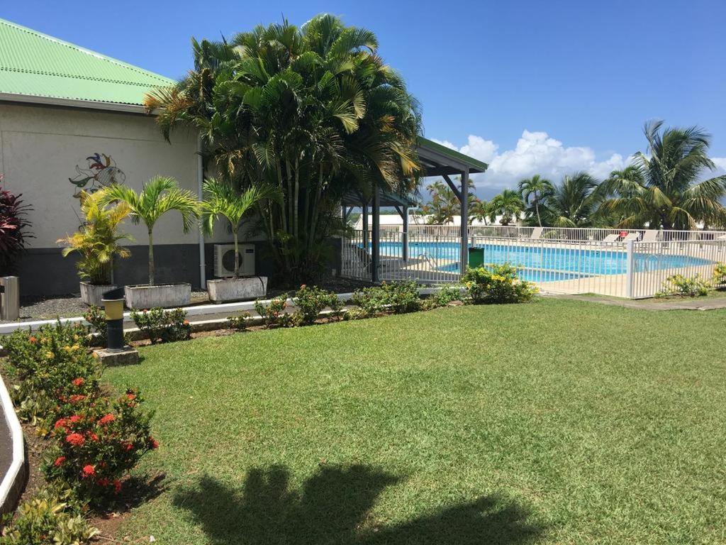Superbe Studio Avec Piscine, Au Coeur De La Marina! Village Soleil ! Proche Aeroport & Ferry Le Gosier  Esterno foto